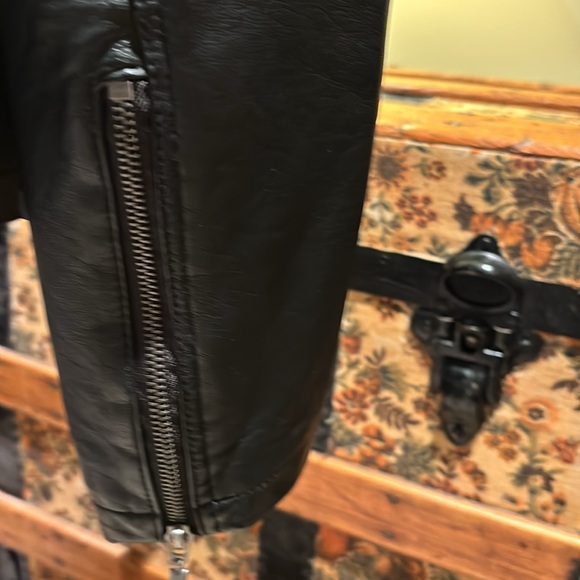 Black Moto Jacket - Picture 4 of 7